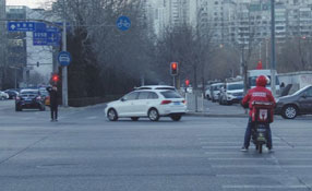 瘋狂”外賣 板子應(yīng)該打在誰身上？