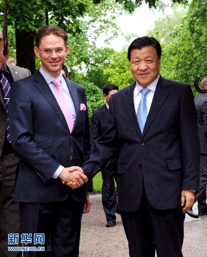 6月12日，中共中央政治局常委、中央書(shū)記處書(shū)記劉云山在赫爾辛基會(huì)見(jiàn)芬蘭總理卡泰寧。 新華社記者饒愛(ài)民攝