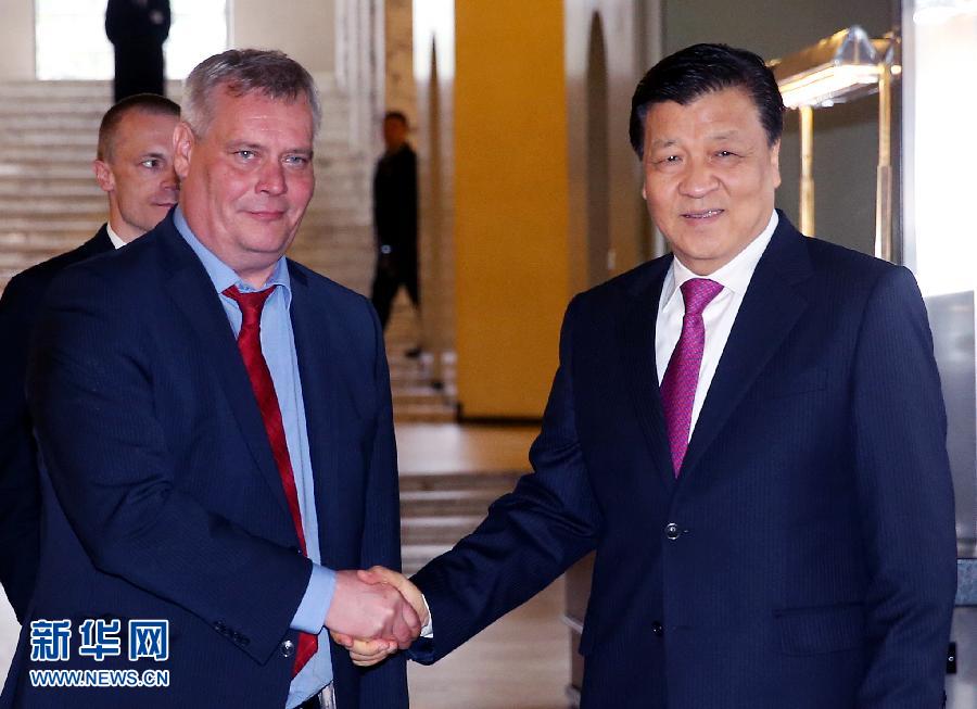 6月13日，中共中央政治局常委、中央書記處書記劉云山在赫爾辛基會見芬蘭社民黨主席、財政部長林內(nèi)。 新華社記者姚大偉攝