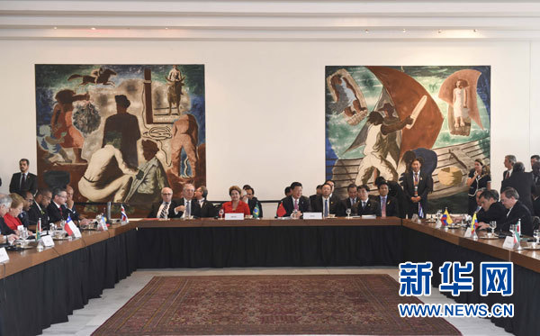 當(dāng)?shù)貢r(shí)間7月17日，國家主席習(xí)近平出席在巴西利亞舉行的中國－拉美和加勒比國家領(lǐng)導(dǎo)人會(huì)晤。 新華社記者 李學(xué)仁 攝