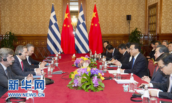 10月16日，中國國務(wù)院總理李克強在意大利米蘭會見希臘總理薩馬拉斯。 新華社記者 謝環(huán)馳 攝