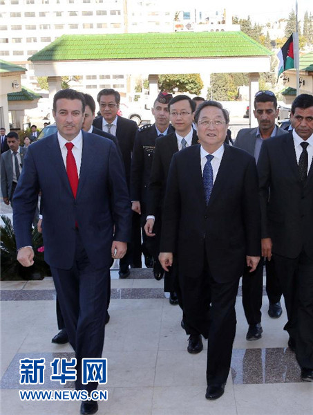 11月9日，正在約旦進(jìn)行正式友好訪問(wèn)的全國(guó)政協(xié)主席俞正聲在安曼會(huì)見(jiàn)約旦眾議院代議長(zhǎng)薩法迪。 新華社記者 劉衛(wèi)兵 攝 