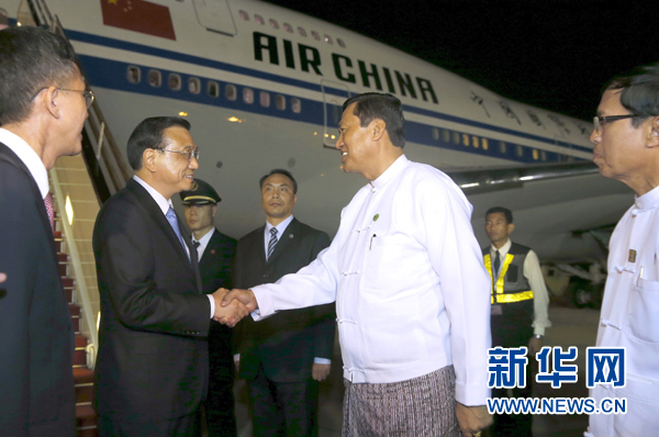 這是李克強(qiáng)在機(jī)場受到緬甸政府高級(jí)官員熱情迎接。新華社記者鞠鵬攝