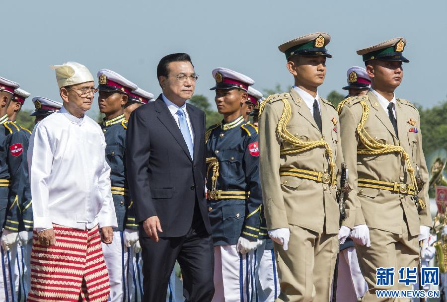 11月14日，國務(wù)院總理李克強在內(nèi)比都同緬甸總統(tǒng)吳登盛舉行會談。這是會談前，吳登盛在緬甸總統(tǒng)府前廣場為李克強舉行隆重的歡迎儀式。新華社記者 王曄 攝