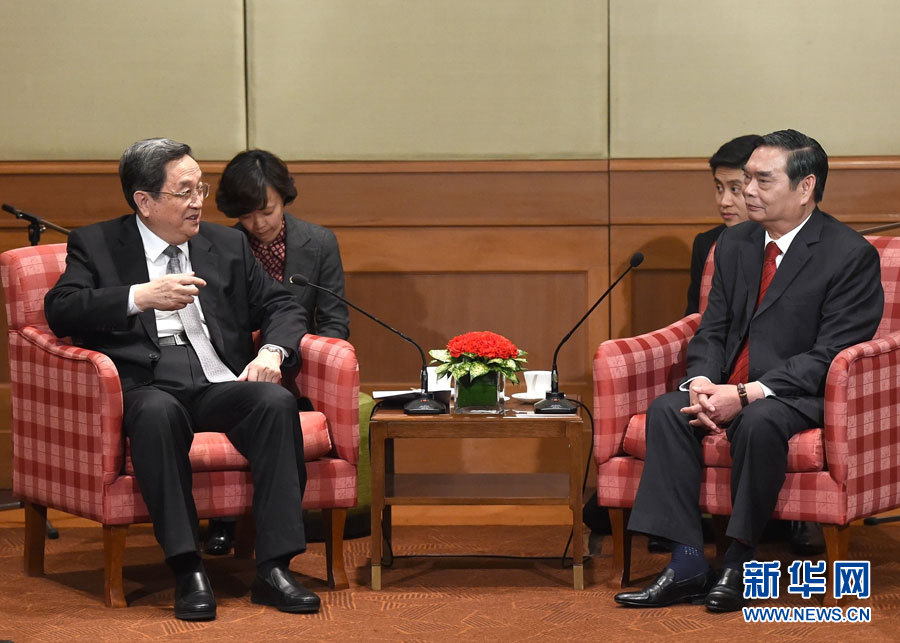 12月25日至27日，中共中央政治局常委、全國(guó)政協(xié)主席俞正聲對(duì)越南進(jìn)行正式訪問(wèn)。這是12月25日，俞正聲在河內(nèi)會(huì)見(jiàn)越共中央書(shū)記處常務(wù)書(shū)記黎鴻英。 新華社記者劉建生攝