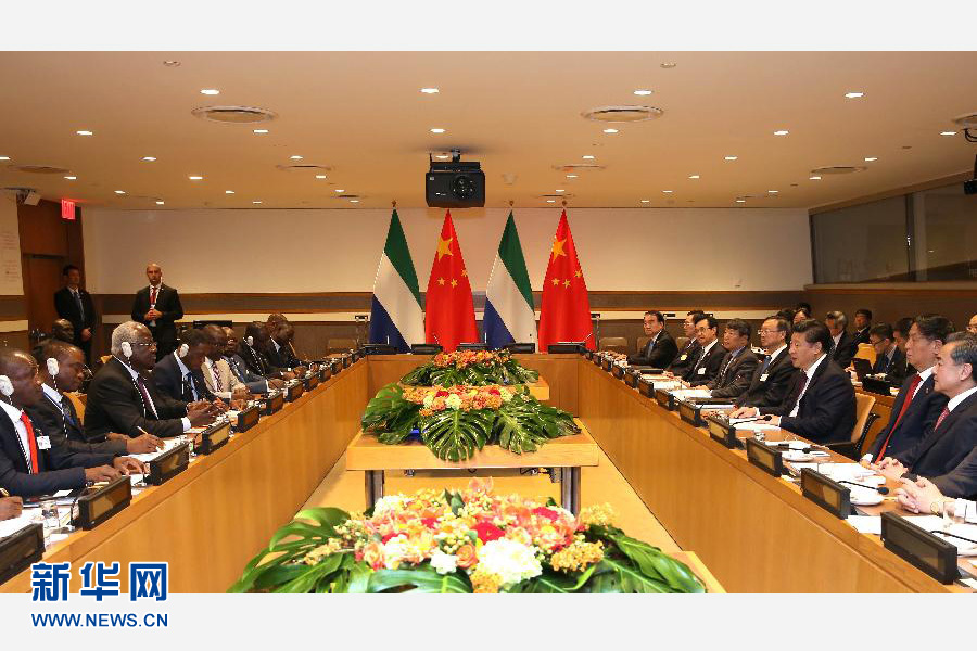 9月27日，國家主席習(xí)近平在紐約會(huì)見塞拉利昂總統(tǒng)科羅馬。新華社記者 龐興雷 攝