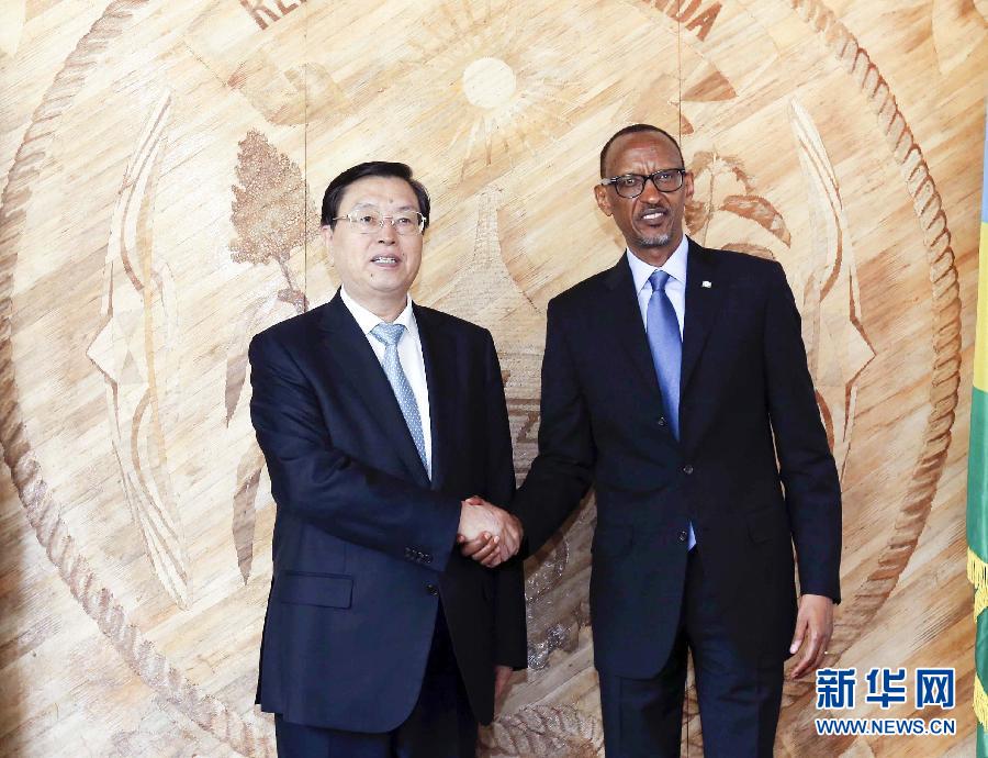 3月22日至23日，全國人大常委會(huì)委員長張德江對(duì)盧旺達(dá)進(jìn)行正式友好訪問。這是3月23日，張德江在盧旺達(dá)首都基加利會(huì)見盧旺達(dá)總統(tǒng)卡加梅。新華社記者 丁林 攝