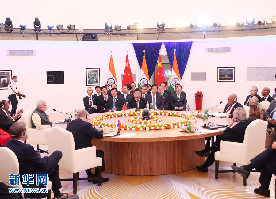 10月16日，金磚國家領(lǐng)導(dǎo)人第八次會晤在印度果阿舉行。中國國家主席習(xí)近平、印度總理莫迪、南非總統(tǒng)祖馬、巴西總統(tǒng)特梅爾、俄羅斯總統(tǒng)普京出席。習(xí)近平發(fā)表題為《堅定信心　共謀發(fā)展》的重要講話。新華社記者姚大偉攝 