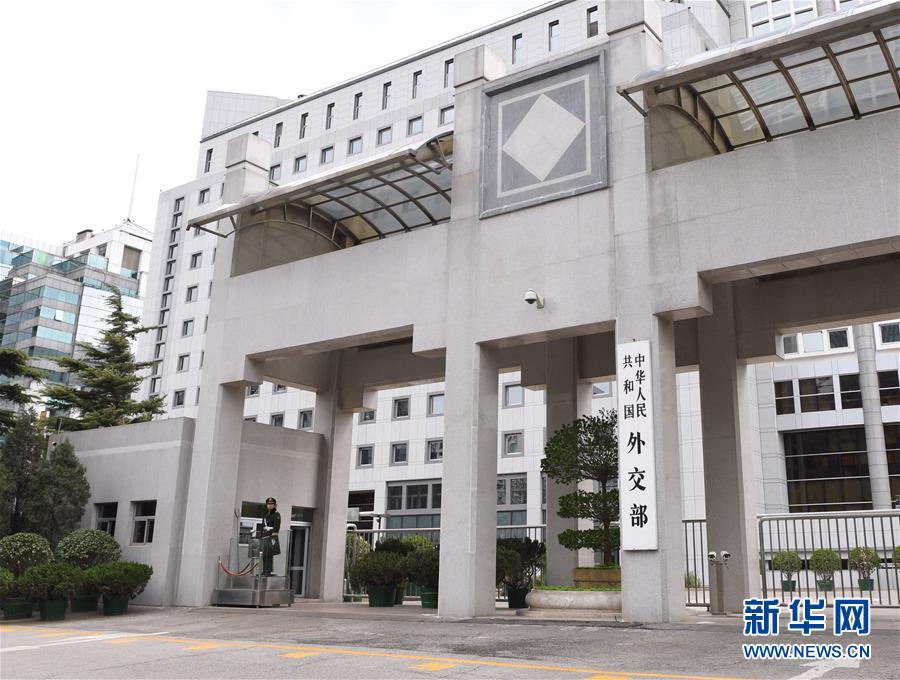 (XHDW)外交部發(fā)言人就美方考慮對中國1000億美元出口商品征收額外關(guān)稅答問