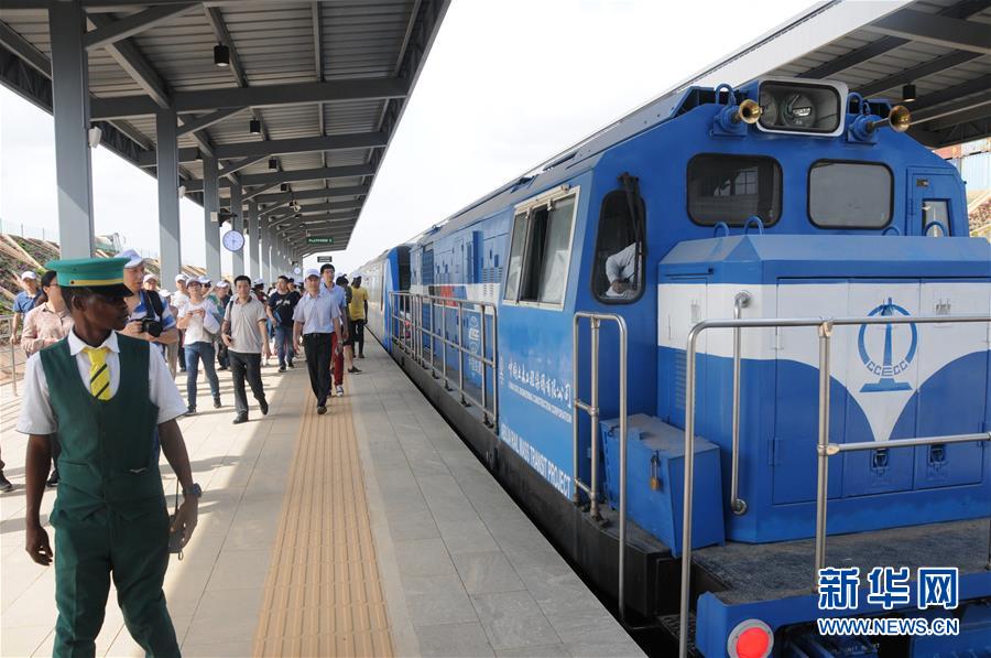 （國(guó)際&middot;圖文互動(dòng)）（1）阿布賈的新&ldquo;名片&rdquo;&mdash;&mdash;試乘西非第一條城鐵線