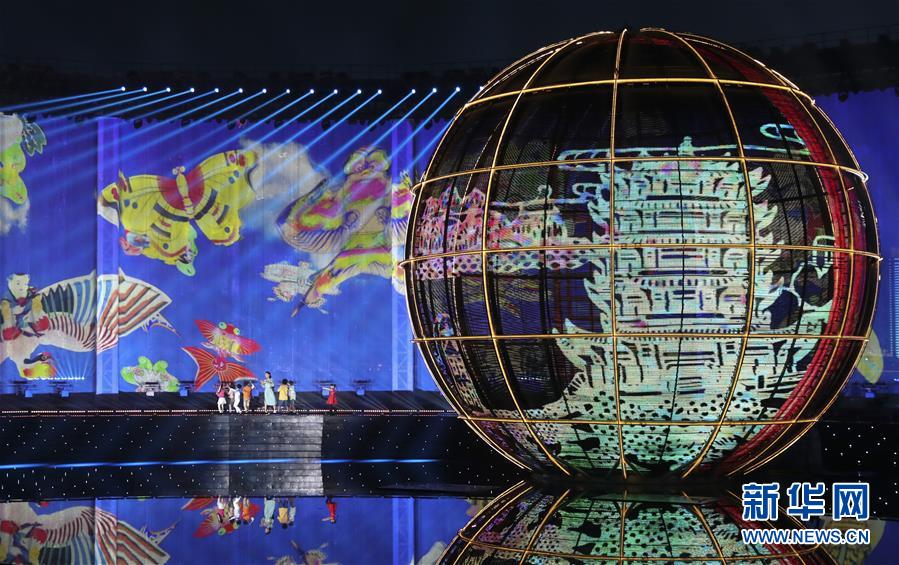 (新華全媒頭條·上合青島峰會(huì)·圖文互動(dòng))(3)構(gòu)建命運(yùn)共同體 書寫上合新篇章——寫在上海合作組織青島峰會(huì)閉幕之際