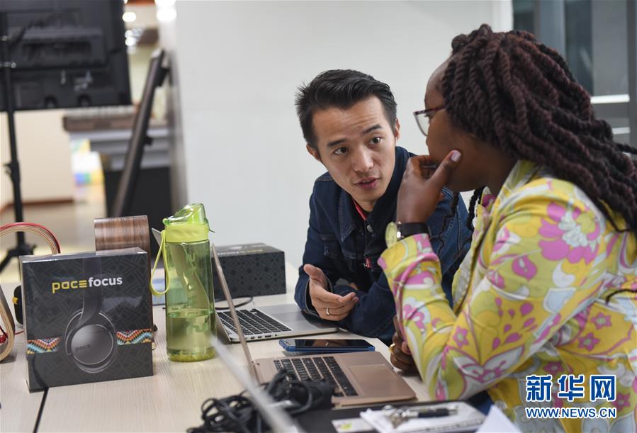 （國際&middot;中非合作論壇&middot;圖文互動）（3）他把耳機(jī)賣到肯尼亞總統(tǒng)府&mdash;&mdash;記在非洲當(dāng)創(chuàng)客的中國青年劉鵬