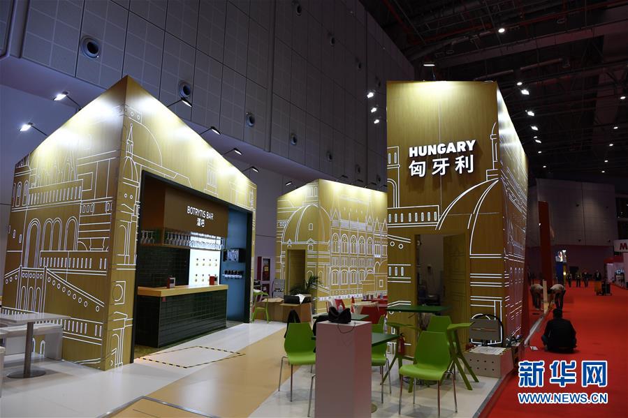 (新華全媒頭條·圖文互動)(3)人間正道 浩蕩前行——習(xí)近平主席出席首屆中國國際進(jìn)口博覽會紀(jì)實