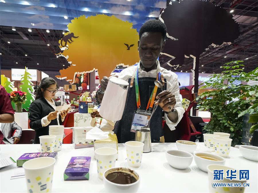 (新華全媒頭條·圖文互動(dòng))(7)人間正道 浩蕩前行——習(xí)近平主席出席首屆中國(guó)國(guó)際進(jìn)口博覽會(huì)紀(jì)實(shí)