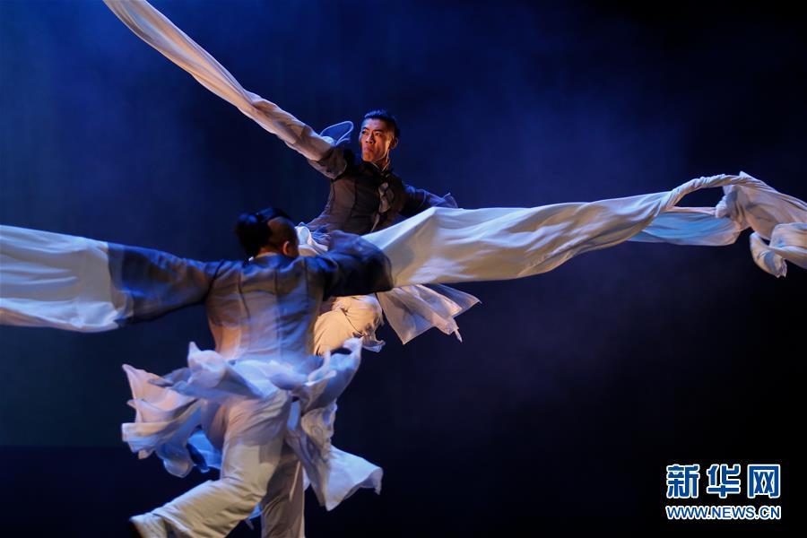 （國(guó)際）（6）&ldquo;中國(guó)紅&rdquo;海外閃爍 慶春節(jié)年味正濃