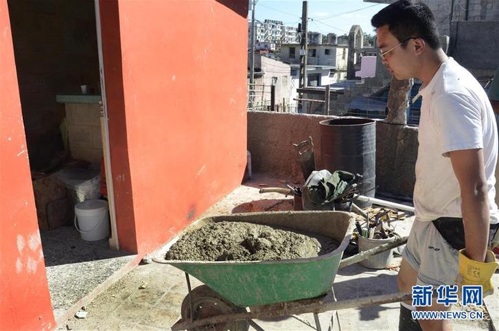 (國際·圖文互動(dòng))(7)哈瓦那龍卷風(fēng)災(zāi)區(qū)來了個(gè)“中國人”