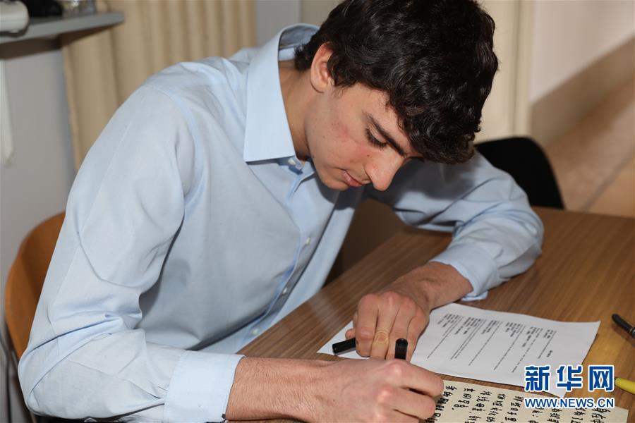 (國際·出訪配合·圖文互動(dòng))(4)通訊:我們的夢想里一定有中國——意大利羅馬國立住讀學(xué)校師生熱議習(xí)近平主席回信