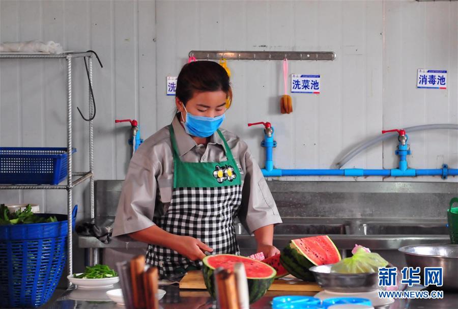 (國(guó)際·“一帶一路”高峰論壇·圖文互動(dòng))(4)老撾村民的夢(mèng)想在中老鐵路上延伸