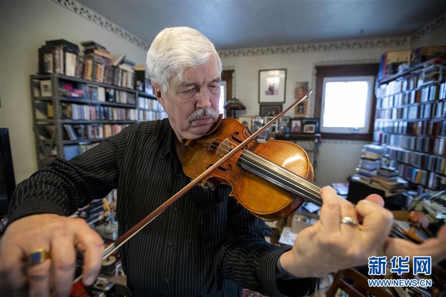 (國(guó)際·圖文互動(dòng))(2)通訊:一位美國(guó)音樂(lè)家的46年中國(guó)“琴緣”