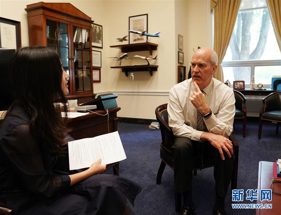 （國(guó)際&middot;圖文互動(dòng)）（1）專(zhuān)訪(fǎng)：美政府加征關(guān)稅損害美國(guó)工人與消費(fèi)者利益&mdash;&mdash;訪(fǎng)美國(guó)國(guó)會(huì)眾議院美中工作小組共同主席拉森