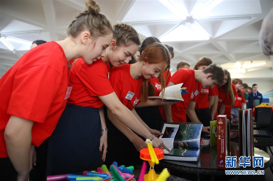 （新華全媒頭條&middot;出訪&middot;側(cè)記&middot;圖文互動(dòng)）（2）你好老朋友！開(kāi)啟新時(shí)代！&mdash;&mdash;習(xí)近平主席和普京總統(tǒng)引領(lǐng)中俄全面戰(zhàn)略協(xié)作伙伴關(guān)系邁入新時(shí)代