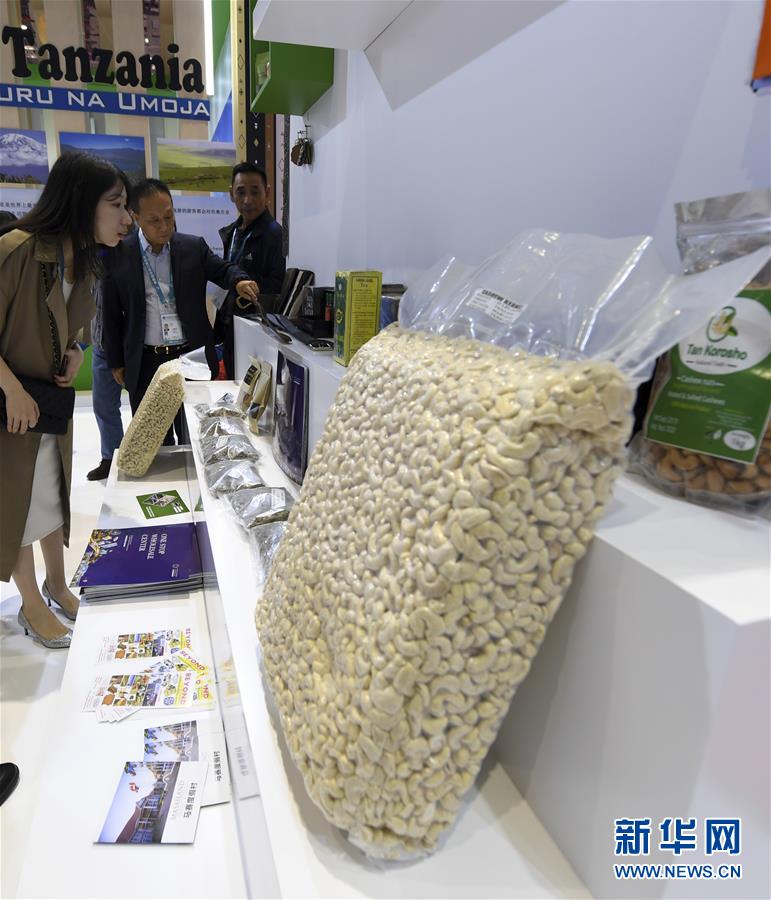 (新華全媒頭條·圖文互動(dòng))(6)大江奔騰勢(shì)如虹——習(xí)近平主席出席第二屆中國國際進(jìn)口博覽會(huì)紀(jì)實(shí)