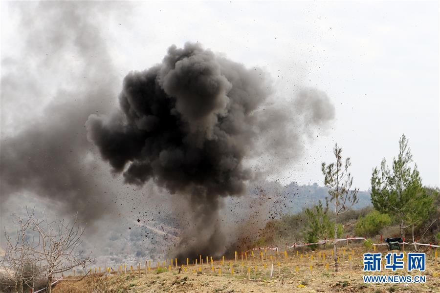 （國(guó)際&middot;圖文互動(dòng)）（4）通訊：&ldquo;中國(guó)軍人掃雷一如既往專業(yè)和敬業(yè)！&rdquo;&mdash;&mdash;記中國(guó)赴黎維和部隊(duì)完成&ldquo;藍(lán)線&rdquo;3個(gè)雷場(chǎng)清排任務(wù)