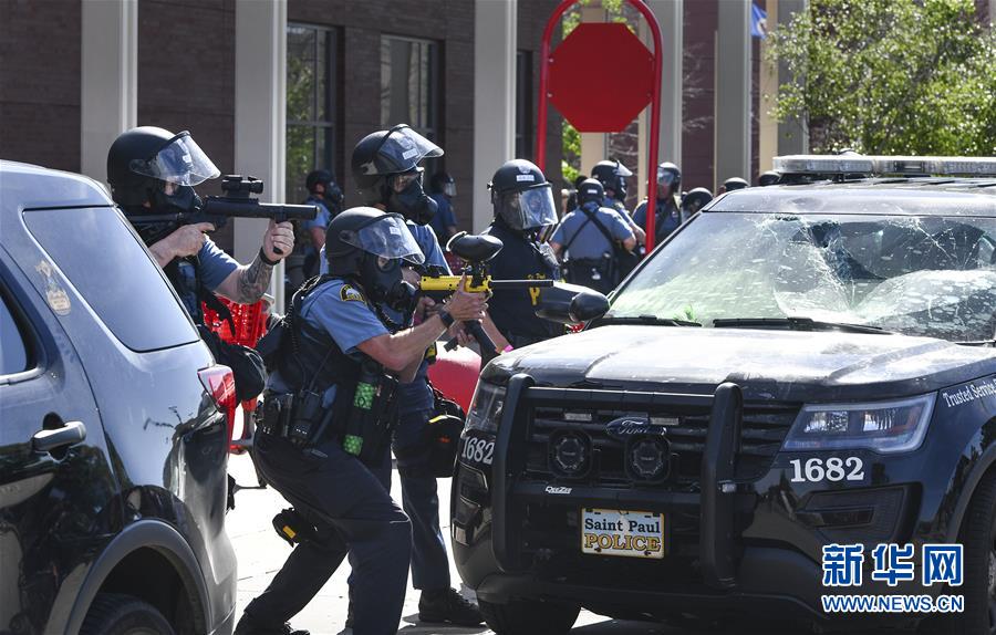 （國(guó)際）（3）美國(guó)警察執(zhí)法動(dòng)作不當(dāng)致一名非裔男子死亡 引發(fā)大規(guī)?？棺h
