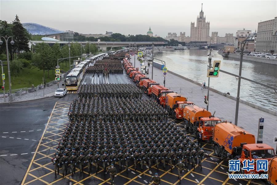(國際)(5)俄羅斯舉行紀念衛(wèi)國戰(zhàn)爭勝利75周年閱兵式彩排