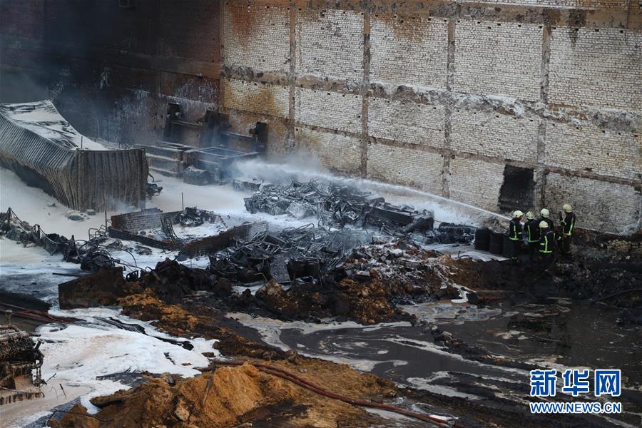 (國(guó)際)(4)開羅原油管道破裂起火