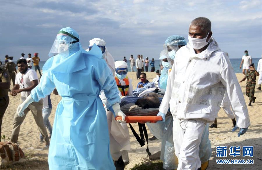 (國(guó)際)(4)一艘油輪在斯里蘭卡東部海域著火 一名船員死亡