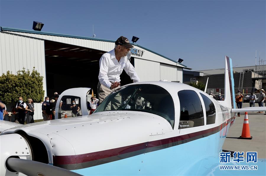 (國(guó)際·圖文互動(dòng))(9)“飛虎隊(duì)”百歲老兵駕機(jī)重上藍(lán)天