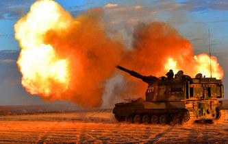 戈壁大漠上演自行火炮分隊(duì)對抗，場面霸氣！