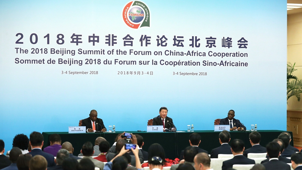 習(xí)近平同拉馬福薩、薩勒共同會(huì)見記者