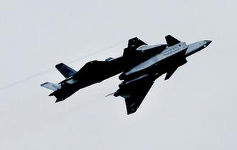 “殲-20，你不要飛得那么快……”